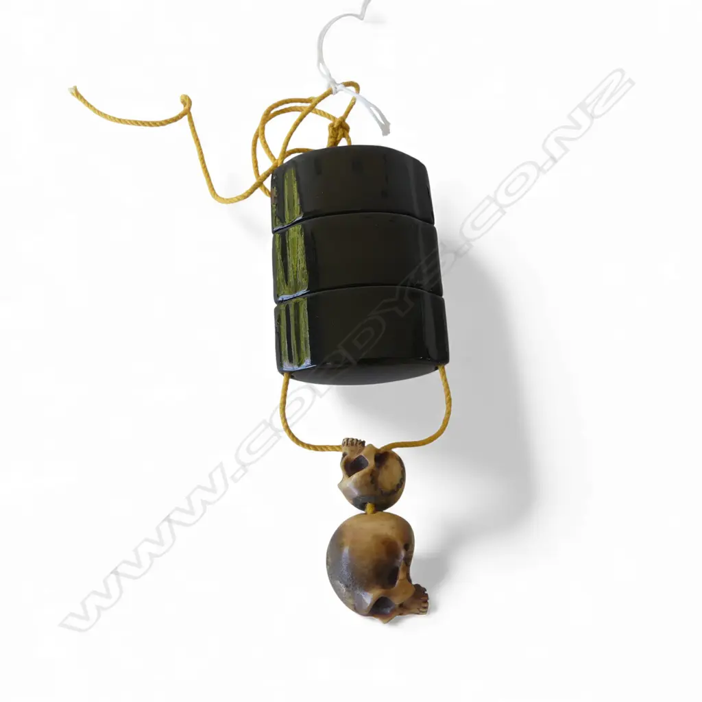 JAPANESE SAMURAI INRO with 2 bone netsuke skulls, one signed L.67mm Image 1++