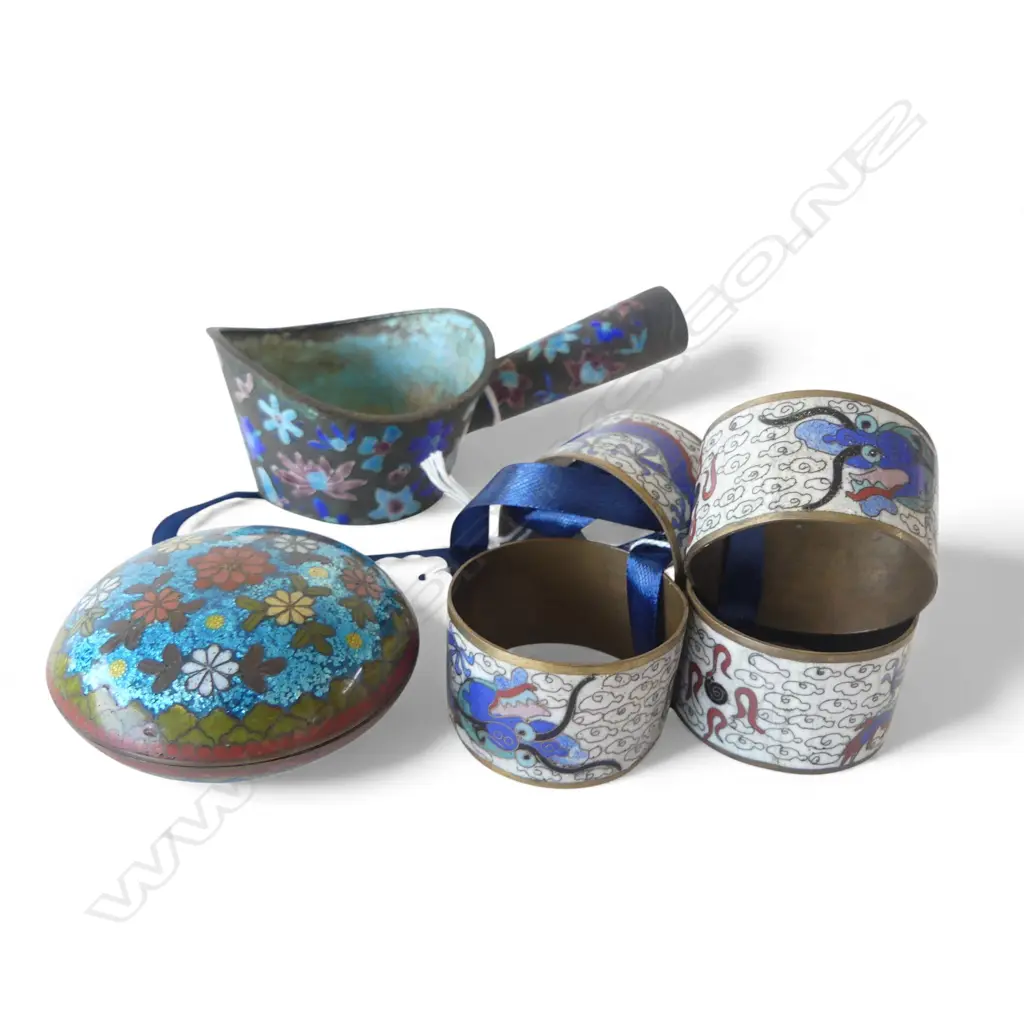4 CLOISONNE NAPKIN RINGS + 2 OTHERS Image 1++