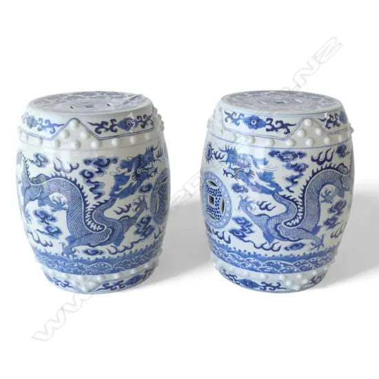 2 CHINESE B/W GARDEN STOOLS H.245mm