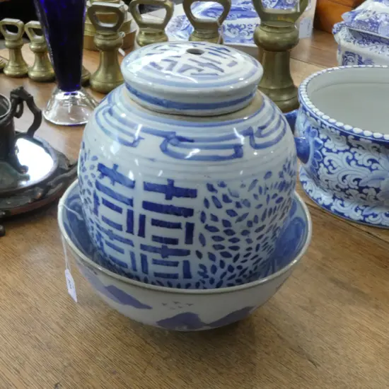 2 PCES CHINESE B/W CHINA; LIDDED GINGER JAR (DRILLED FOR LAMP) H.250mm, BOWL 255mm dia