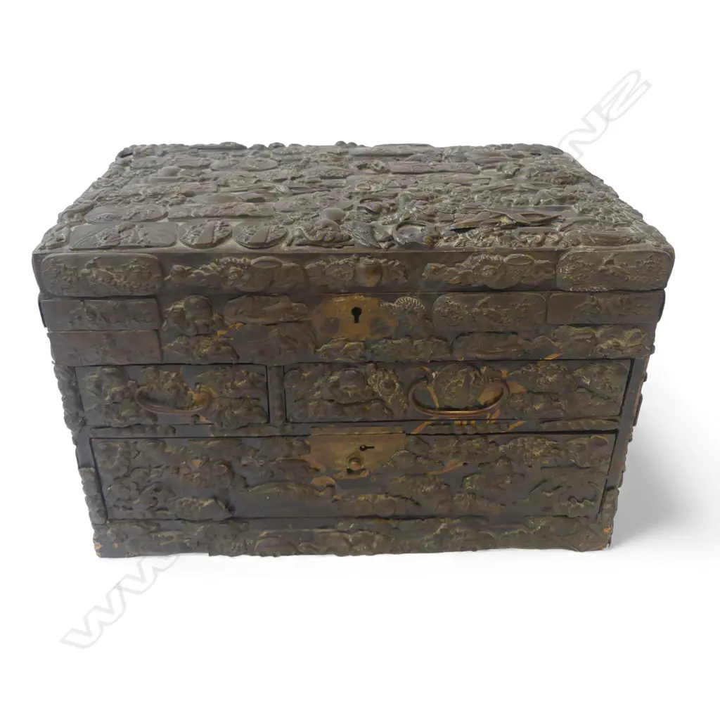 OLD JAPANESE LACQUERED BOX w. APPLIED METAL DECORATION 290x180x190mm repairs Image 1++