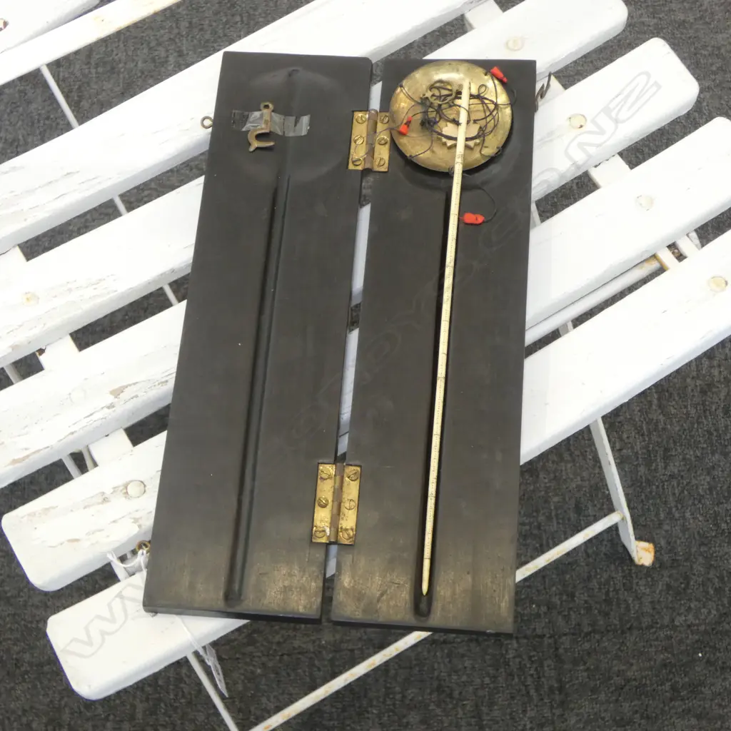 ANTIQUE BONE & BRASS GOLD/OPIUM SCALE IN CARVED EBONY BOX one hook loose Image 1++