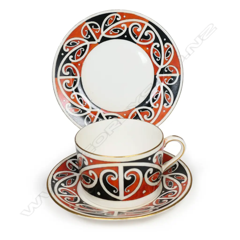 Royal Doulton 'Māori Art' trio of wide can shape. Printed marks to base. Decorated in a Māori kowhaiwhai rafter design Image 1++