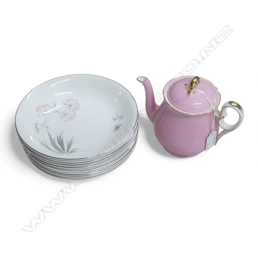 8 SHELLEY CHINA DESSERT BOWLS & PINK SHELLEY TEAPOT Image 1++