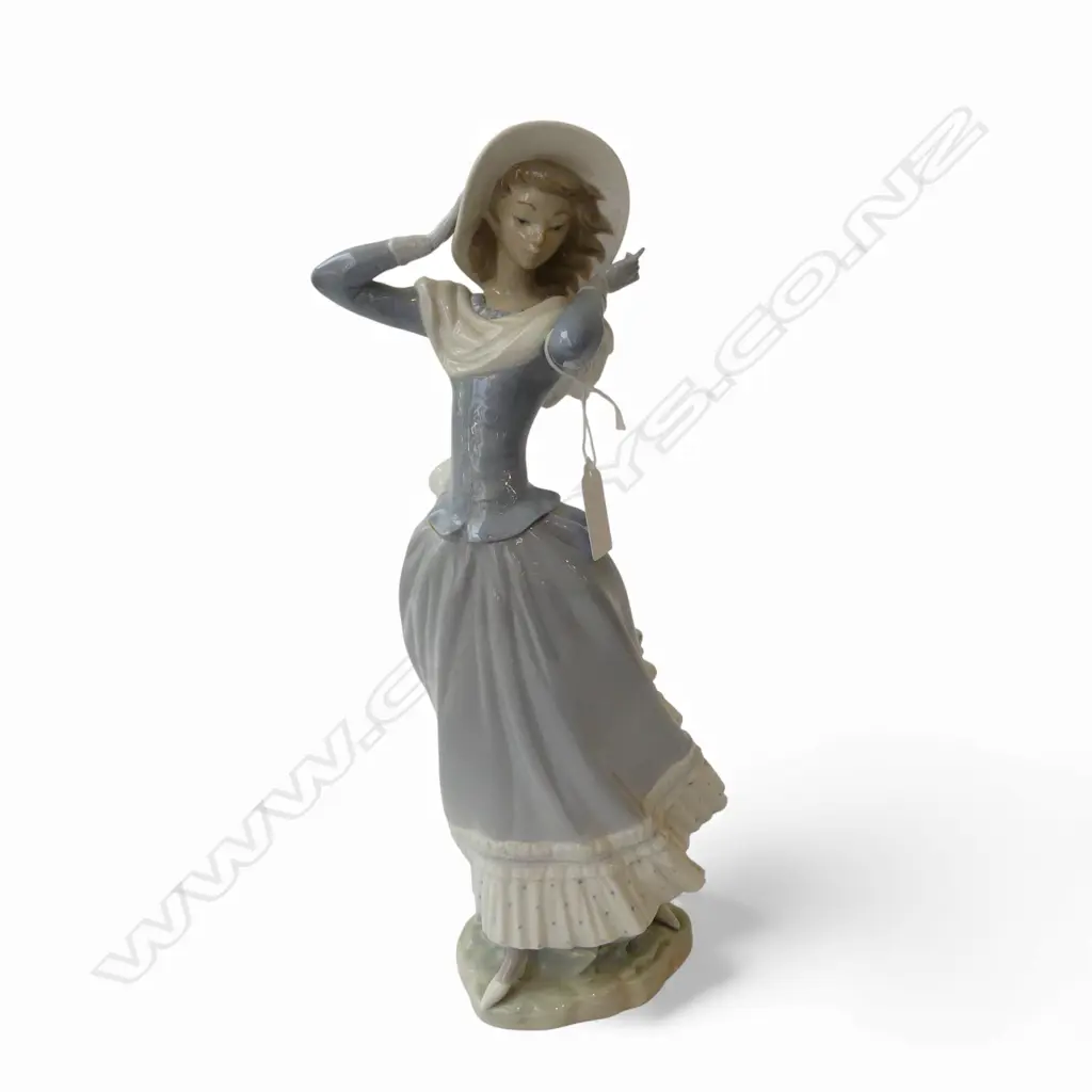 LLADRO FIGURINE 'Spring Breeze', H.350mm Image 1++