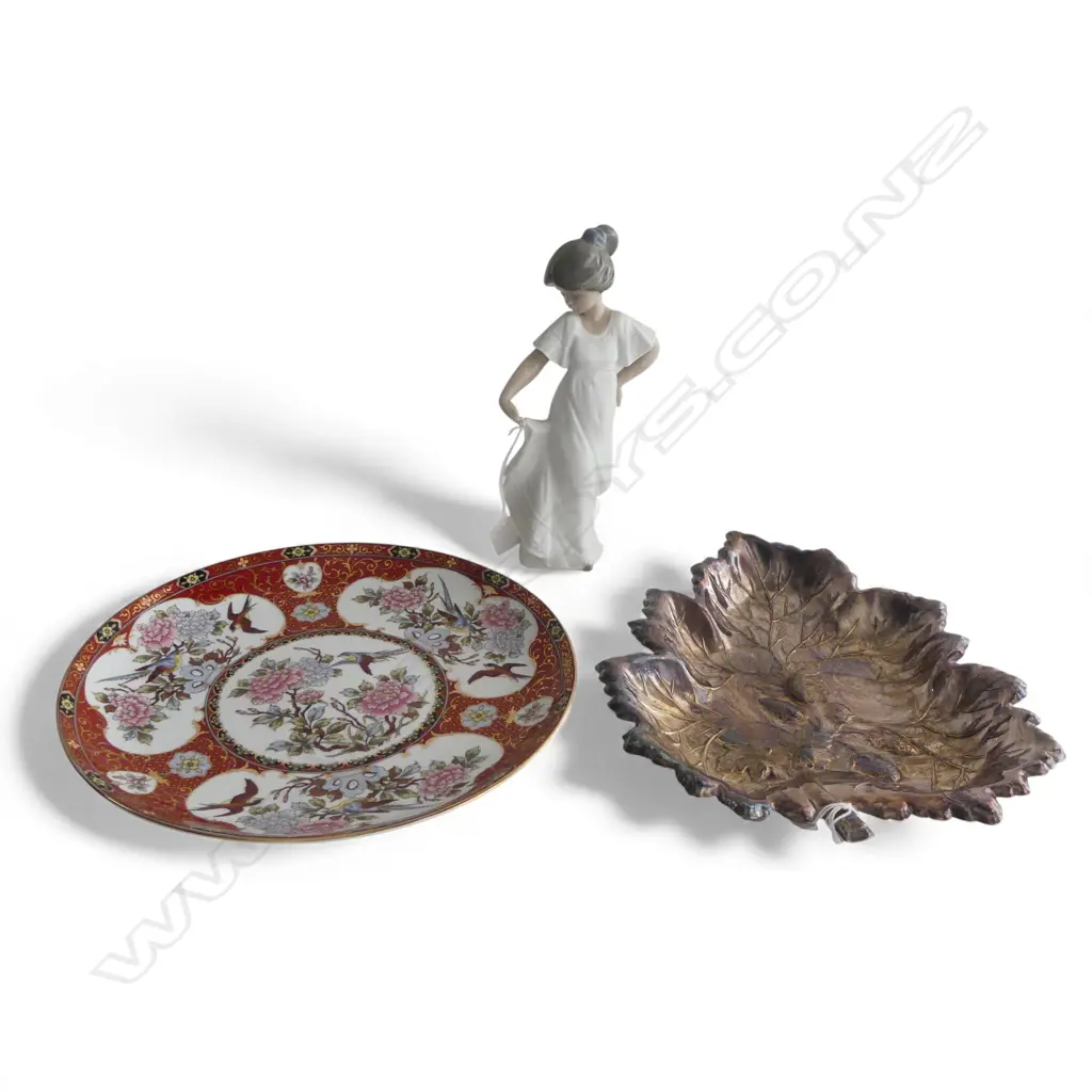 3 PCS; NAO FIGURINE, JAPANESE CABINET PLATE & EP BERRY DISH Image 1++