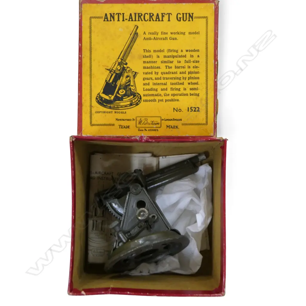 BRITAINS LEAD ANTI-AIRCRAFT GUN No.1522 4/67 in original box  Image 1++
