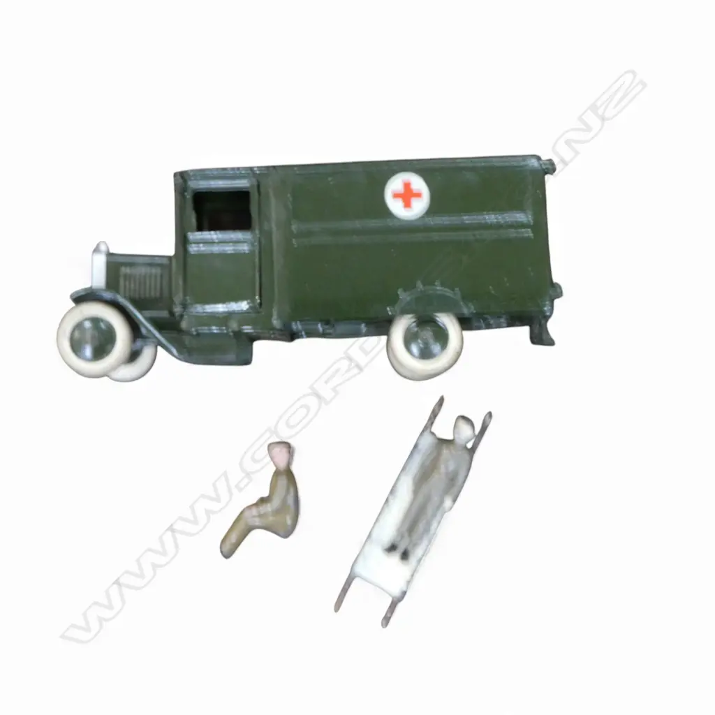 BRIAINS LEAD PRE-WAR ARMY AMBULANCE No.1512 completer with driver, patient & stretcher IN ORIGINAL BOX Image 1++