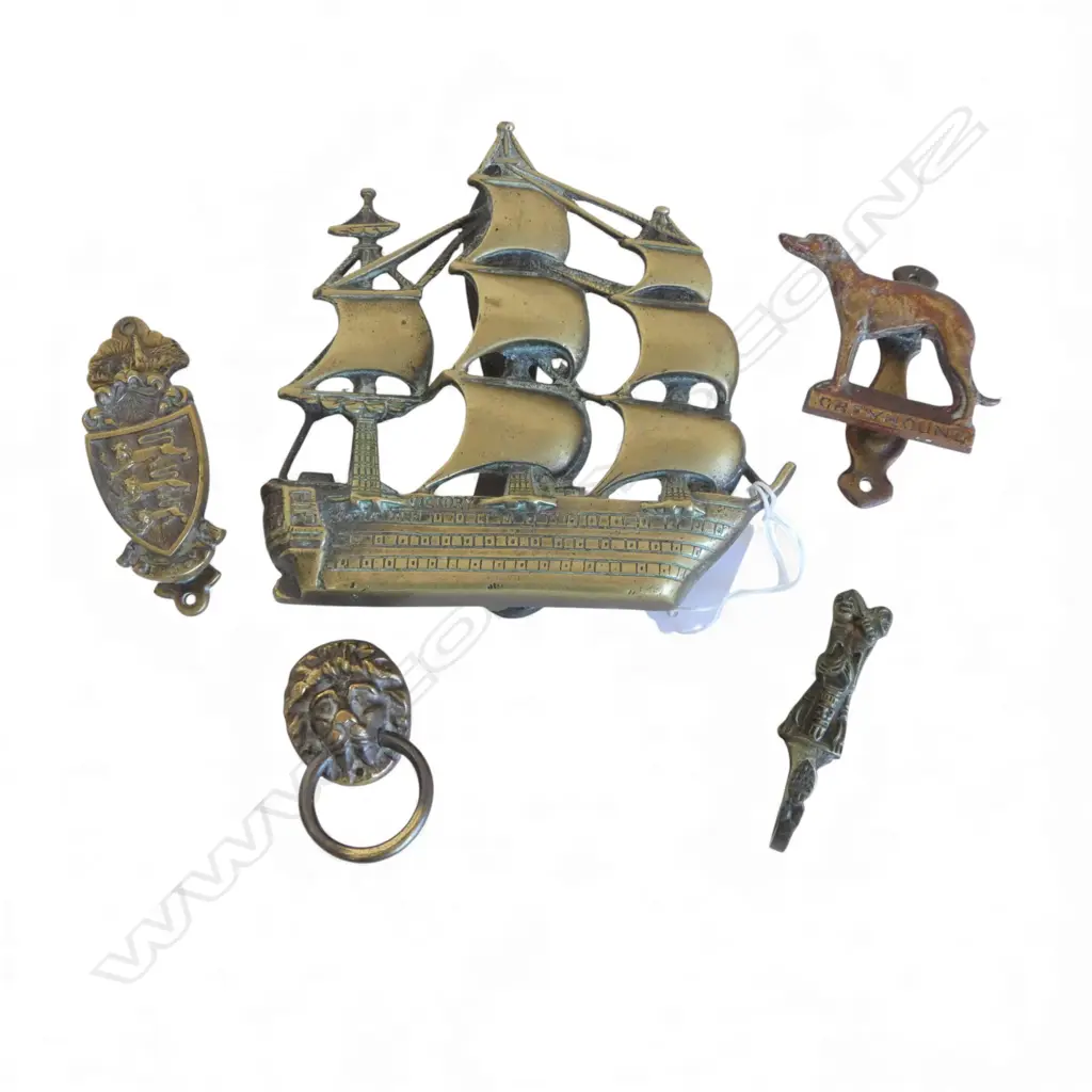 4 VINTAGE BRASS DOOR KNOCKERS + HOOK; VICTORY, GREYHOUND, JERSEY & LION Image 1++