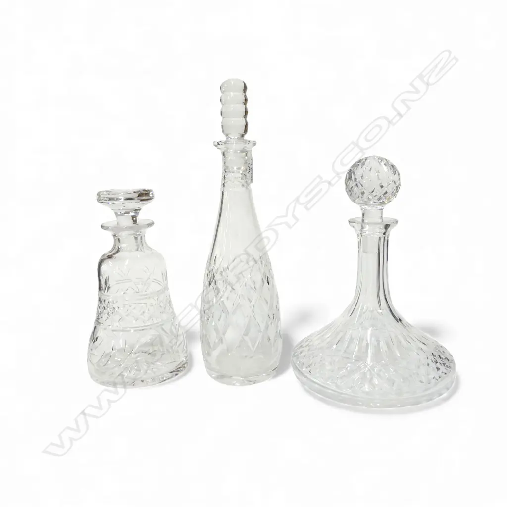 3 CRYSTAL DECANTERS H.330mm Image 1++