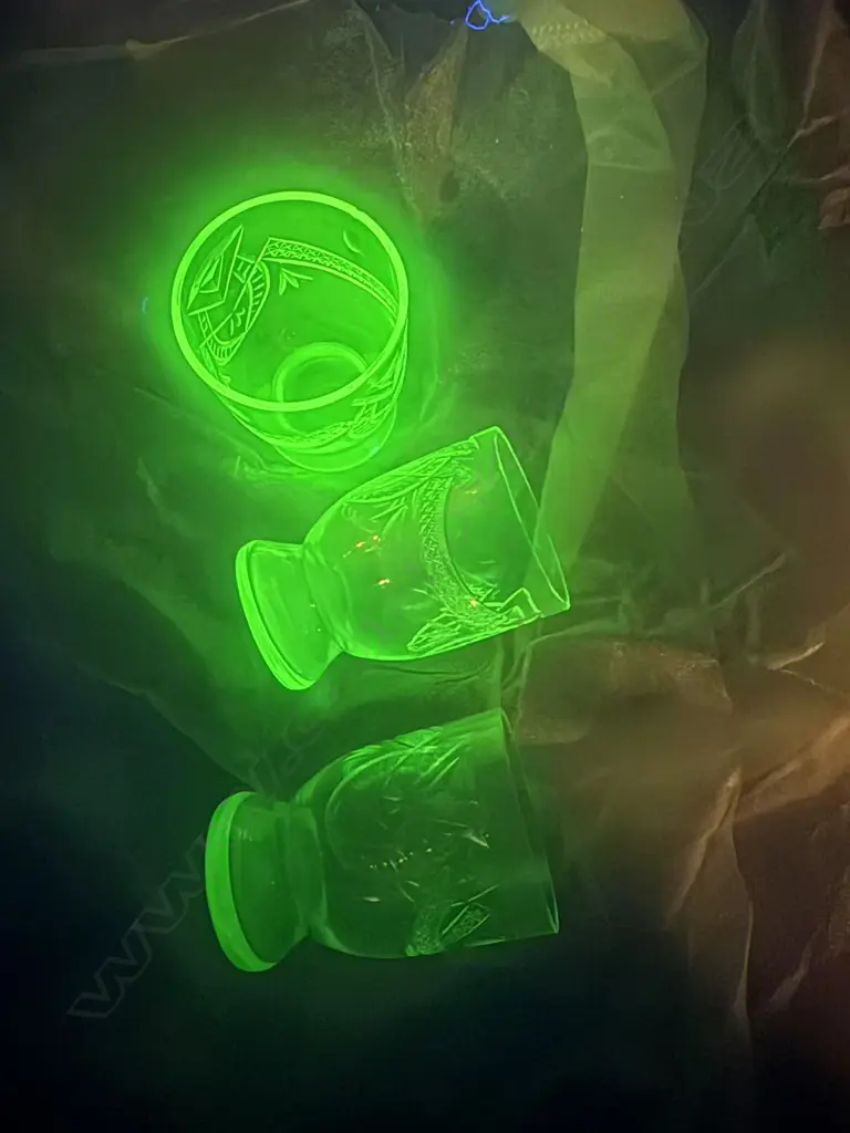 9 PCES URANIUM GLASS; 4 PLATES, 2 VASES, 3 CUPS Image 1++