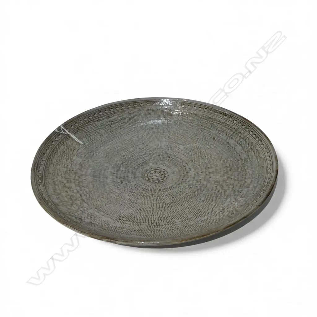 KEUM SUN LEE TERRACOTTA CHARGER w DETAILED DESIGN, Dia.360mm Image 1++