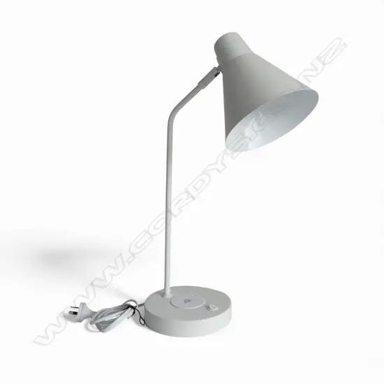 MODERN WHITE METAL DESK LAMP w. WIRELESS CHARGER & USB H.550mm