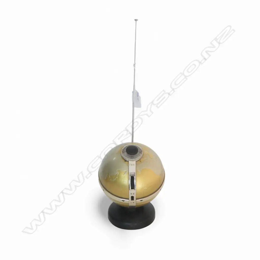 VINTAGE GLOBE FORM RADIO + VINTAGE FINGER PUPPETS Image 1++