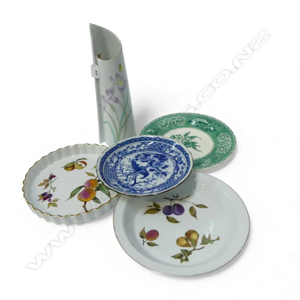 5 PCES CHINA; 2 ROYAL WORCESTER EVESHAM DISHES 270mm dia, YAMAJI JAPAN VASE H.320mm, 2 PLATES Image 1++