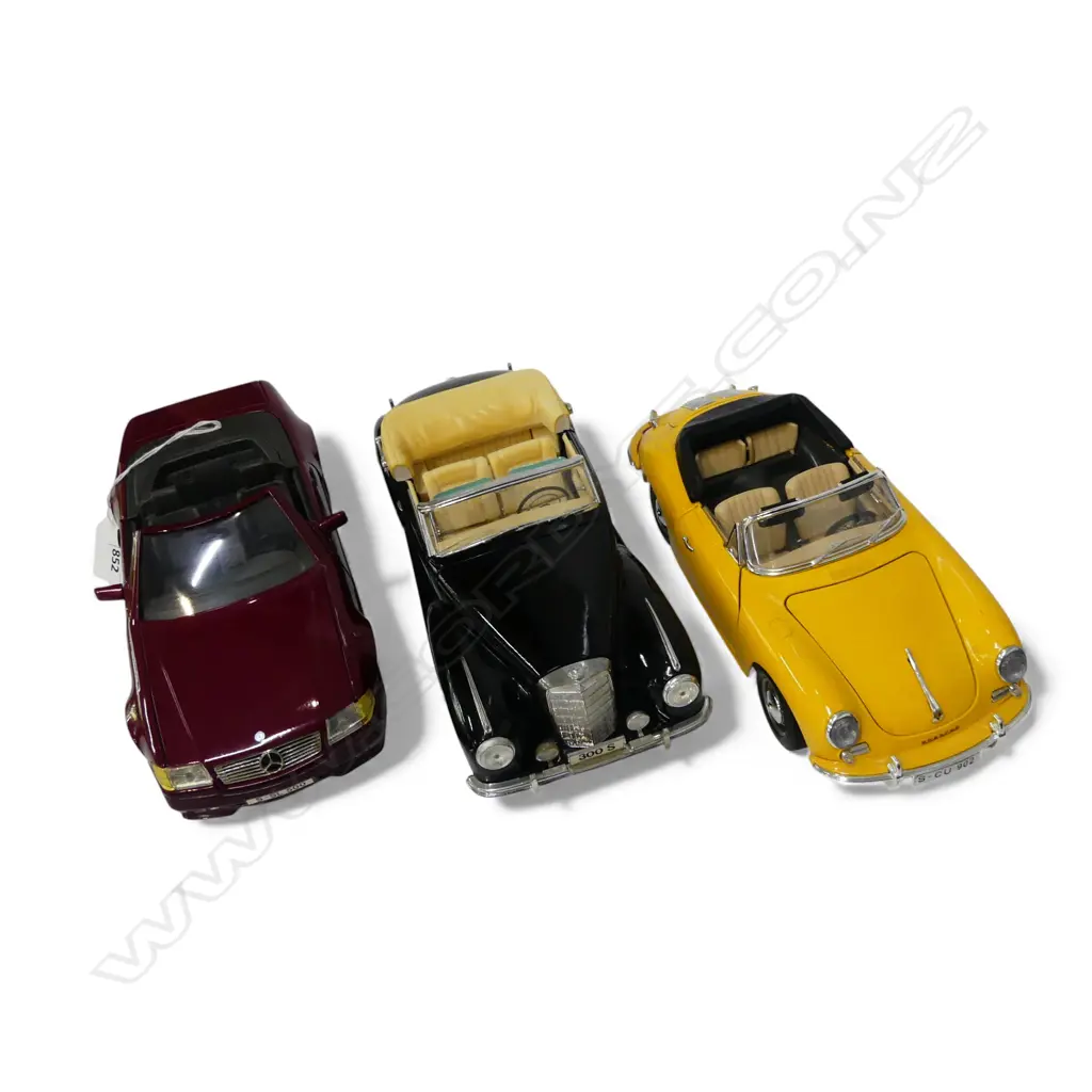  THREE 1:18 DIE CAST CARS; TWO MERCEDES + PORSCHE  Image 1++