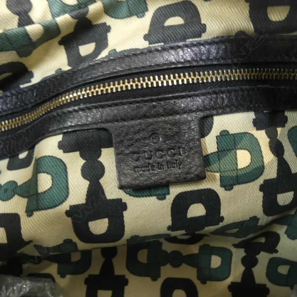 GUCCI HANDBAG WITH DUST BAG  (181515 serial number) Image 1++