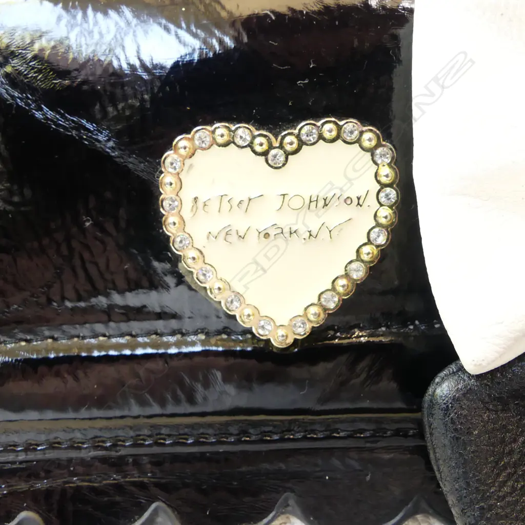 BETSEY JOHNSON CROSSBODY BAG/ HANDBAG FAULTS 360mm X 240 mm Image 1++