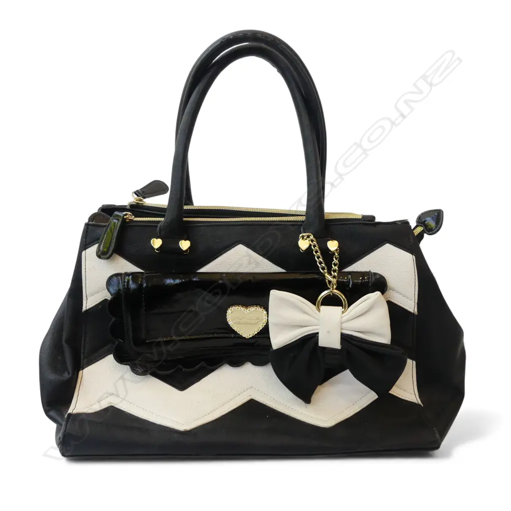 BETSEY JOHNSON CROSSBODY BAG/ HANDBAG FAULTS 360mm X 240 mm Image 1++