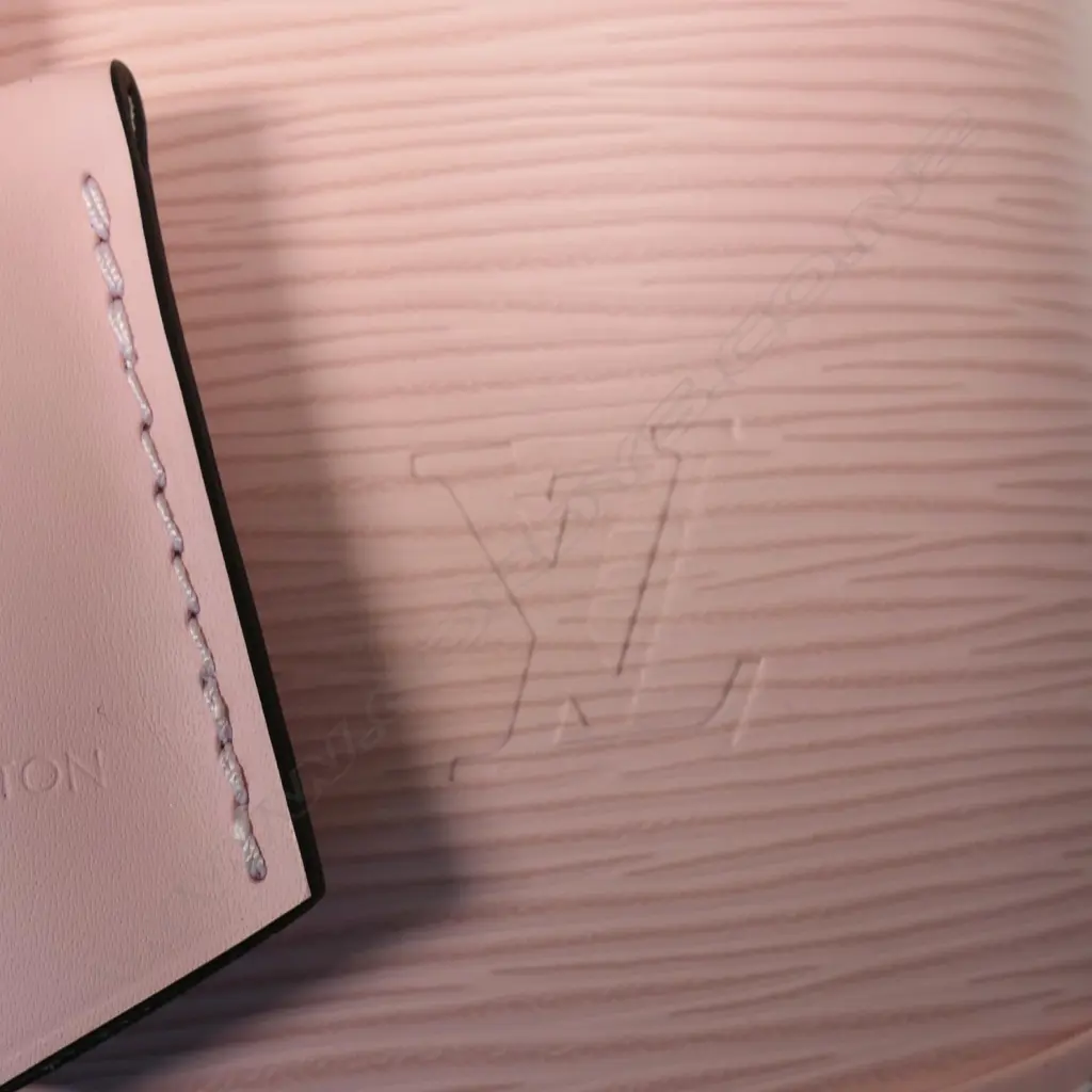 A Louis Vuitton Alma Petit Modèle bag, Image 1++