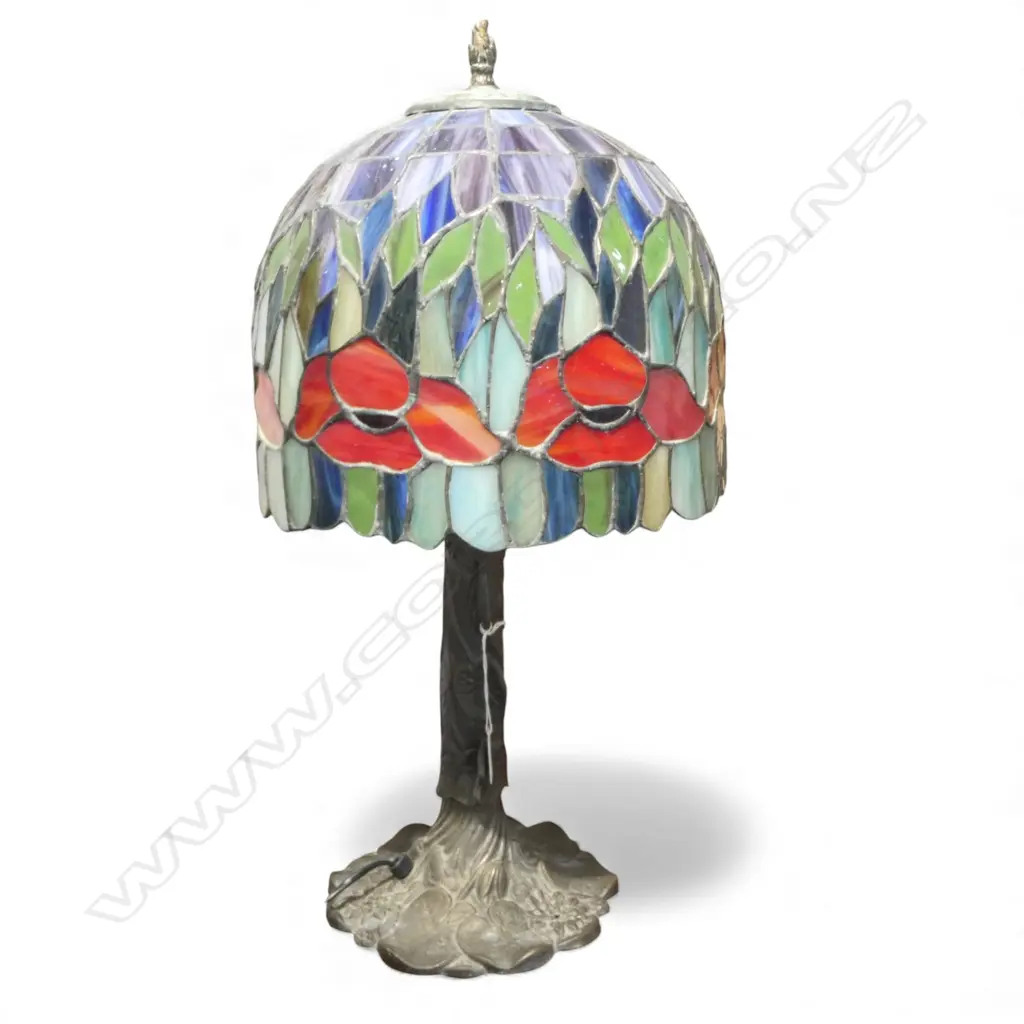 TIFFANY STYLE TABLE LAMP H.600mm tarnish to metal cap Image 1++