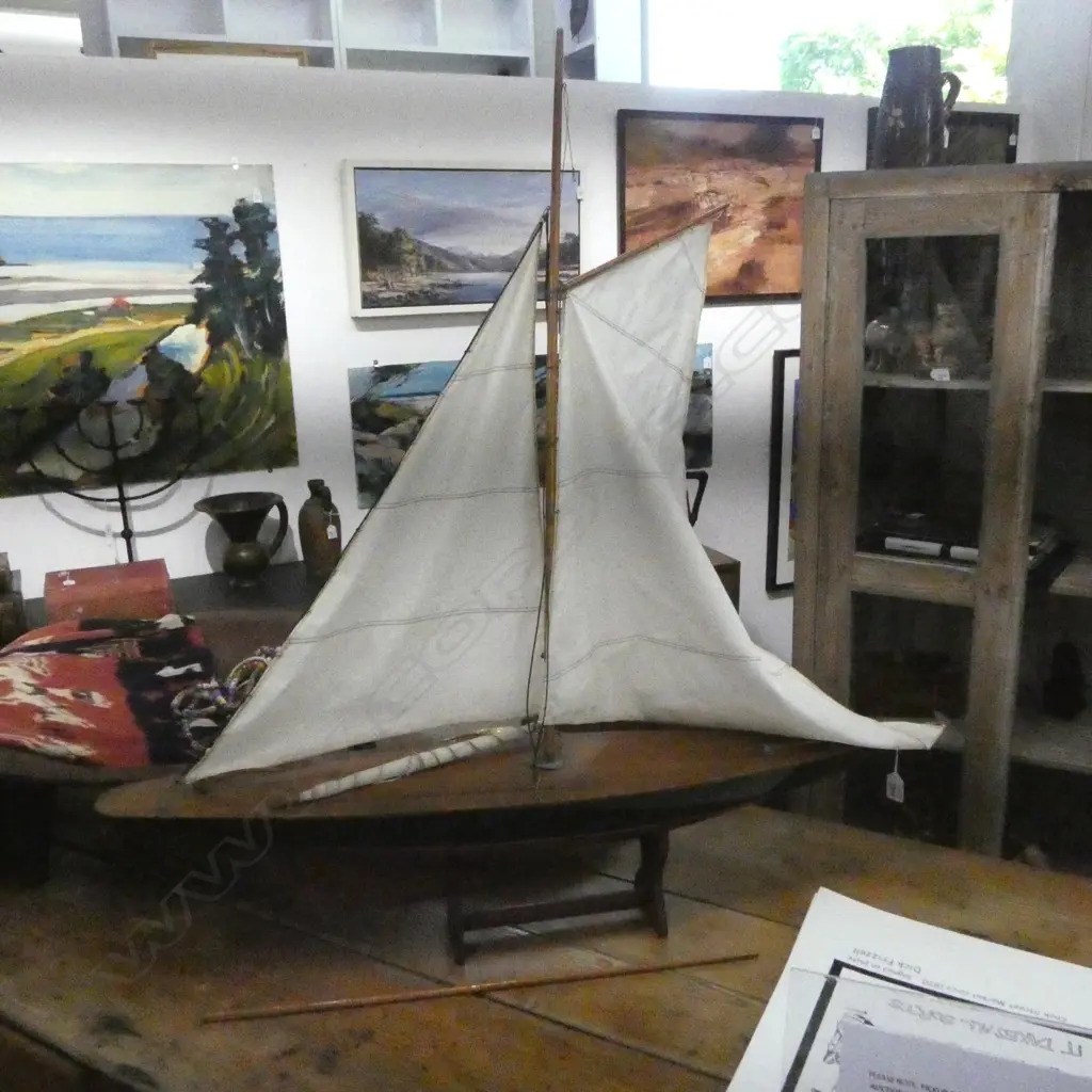 MODEL YACHT ON STAND H.1020mm L.1065mm Image 1++