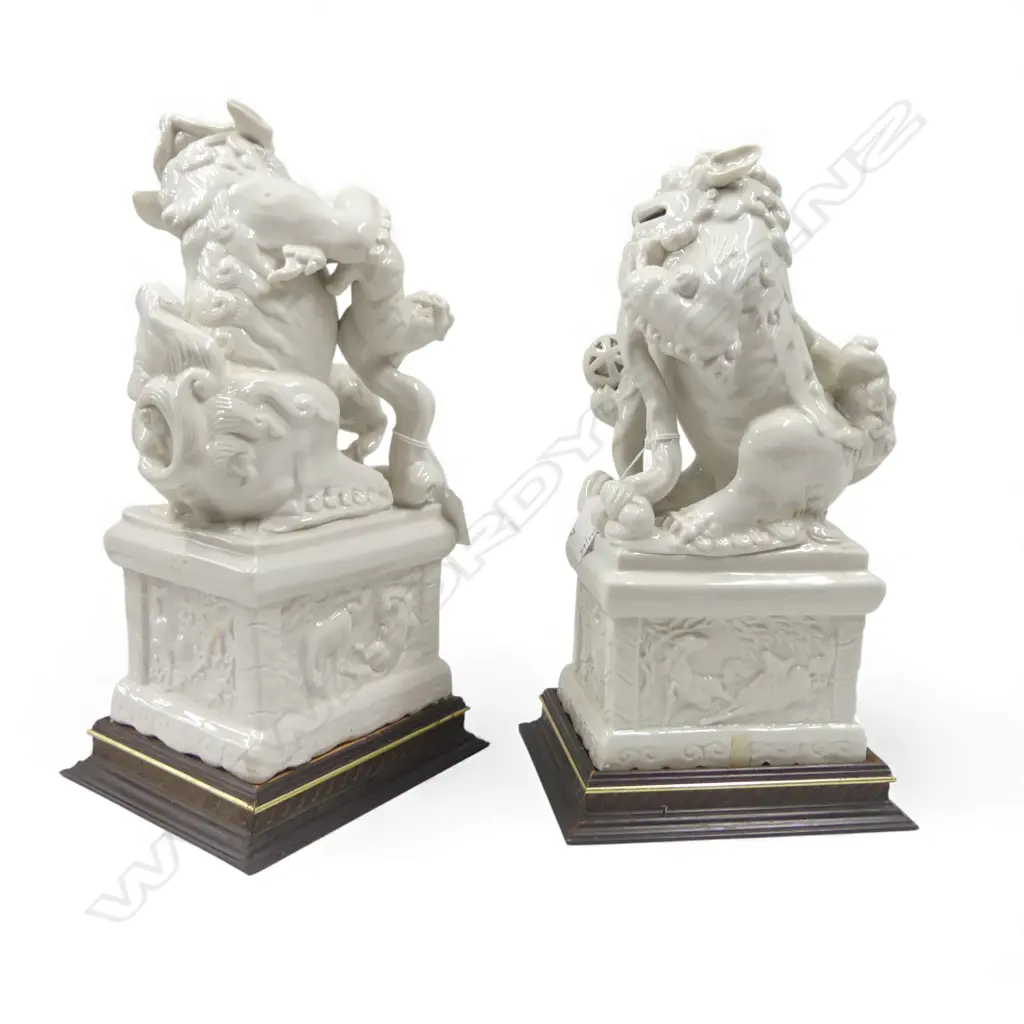PR CHINESE BLANC DE CHINE FOO DOGS & PUPS ON WOOD STANDS H360MM Image 1++
