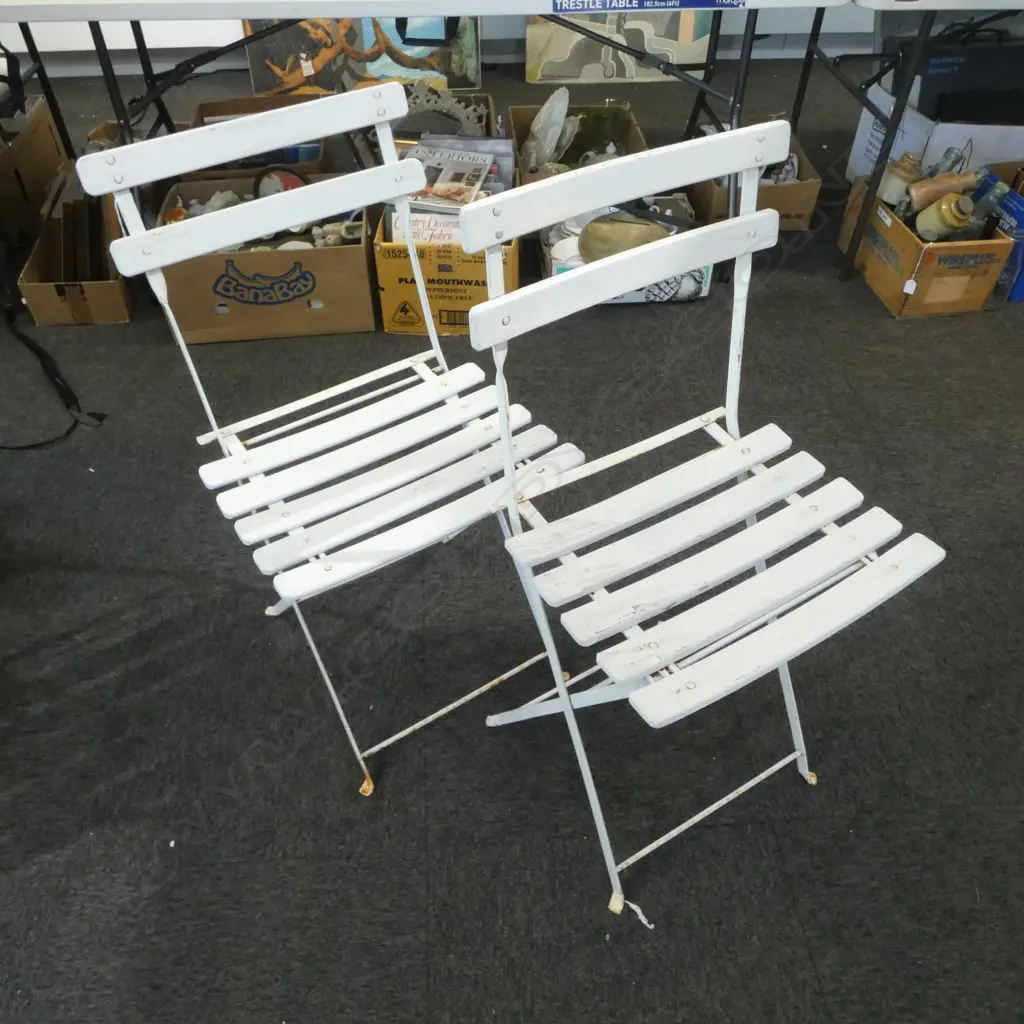 PR VINTAGE WHITE PAINTED FOLDING PATIO CHAIRS Image 1++