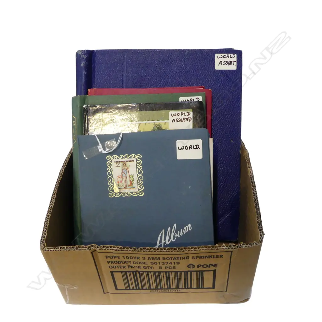 5 WORLD STAMP ALBUMS Image 1++