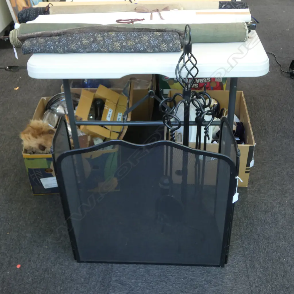 BLACK METAL FIRESCREEN + 4 TOOLS ON STAND H.860mm Image 1++