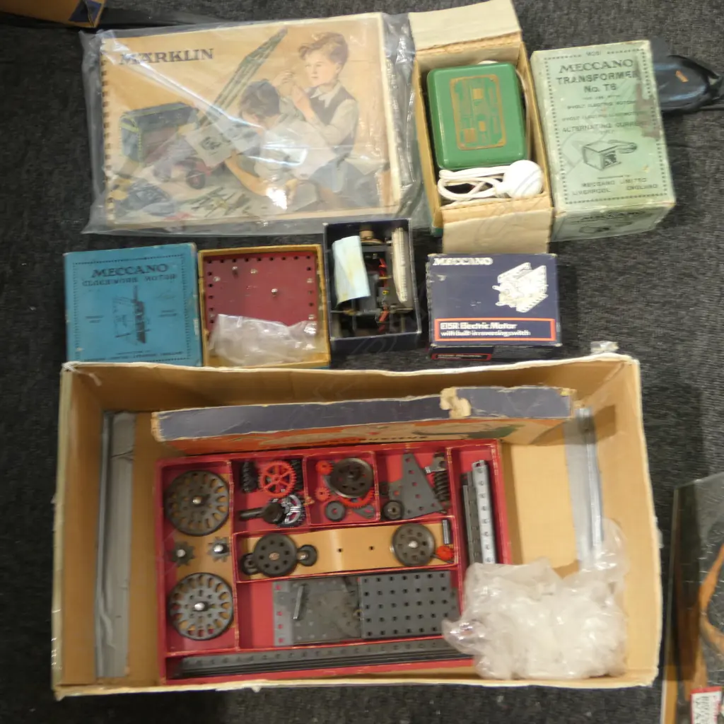 BOX OF MECCANO MOTOR ETC Image 1++