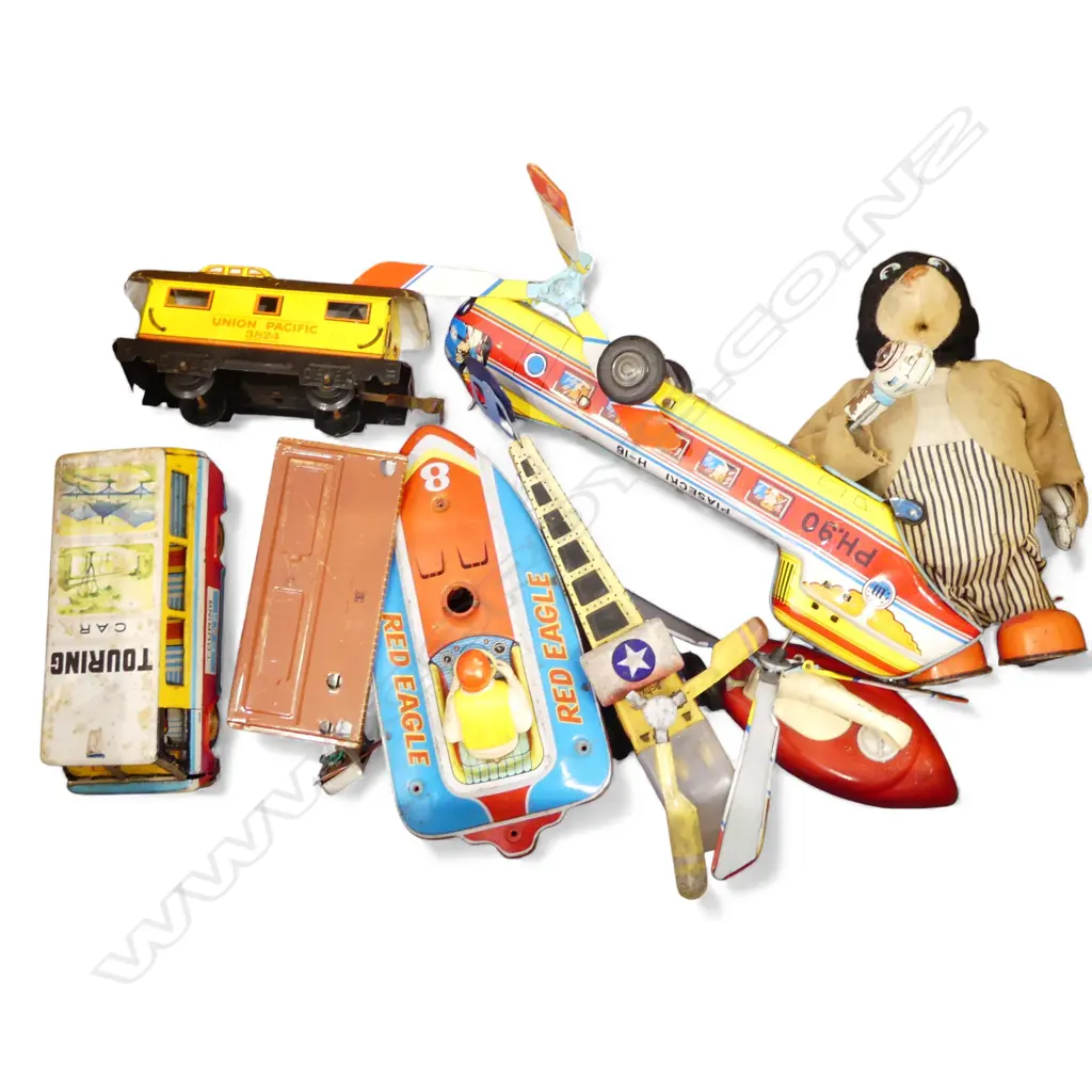 8 VINTAGE TIN/PLASTIC TOYS; WALKING PAPA BEAR, RED EAGLE, etc FAULTS Image 1++