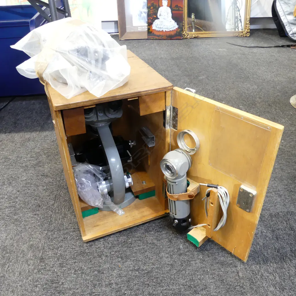 CASED MICROSCOPE H.425mm Image 1++