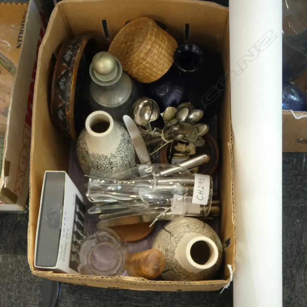 CUTLERY, DECANTER, PR VASES ETC Image 1++