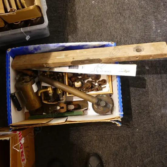 ASST. TOOLS & HARDWARE; CASTORS, TAPS, LEVEL, CHIN-UP BAR ETC