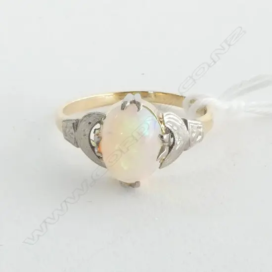 18CT  SOLID MILK OPAL RING, 3.3grms SIZE O