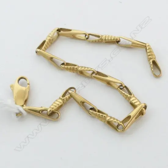18ct YELLOW GOLD BRACELET oval ribbed links 5.74gms