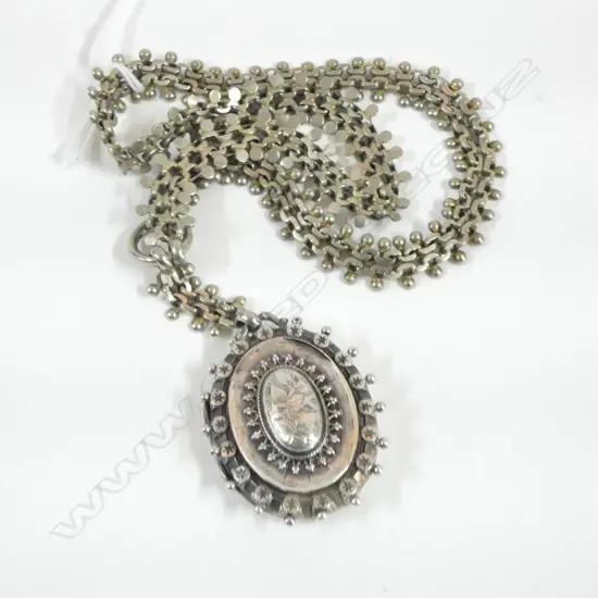 NECKLACE w. STG SILVER PENDANT