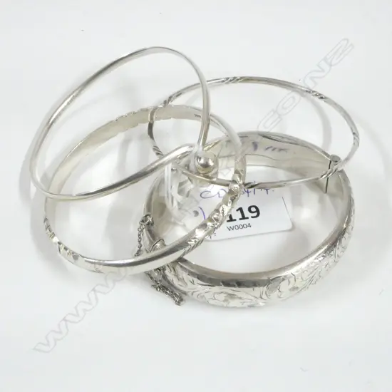 4 STG SILVER BANGLES, 70grms
