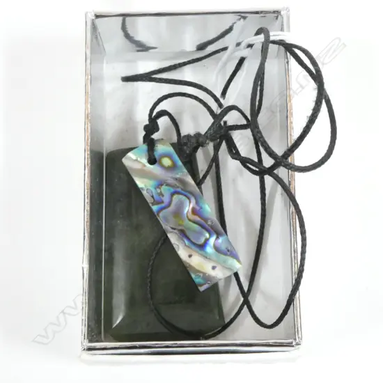 GREENSTONE & PAUA PENDANT NECKLACE