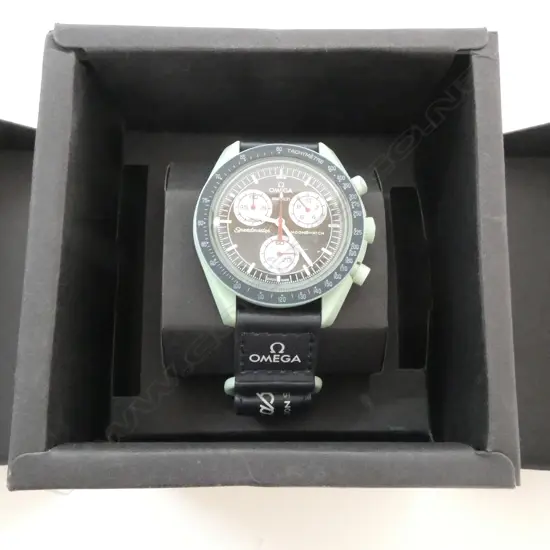 SWATCH OMEGA 'MISSION TO EARTH' WRIST WATCH, BOXED & RUNNING