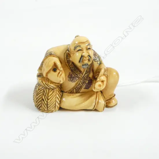 IVORY NETSUKE MAN w FISH & PIPE IN DETAILED KIMONO, SIGNED