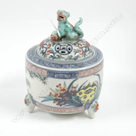 FINE JAPANESE KUTANI LIDDED POTPOURI JAR shishi to pierced lid hand painted. H.135mm
