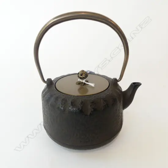 ORIENTAL CAST IRON KETTLE H.215mm