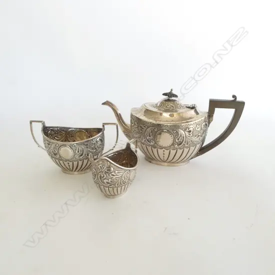 EDWARDIAN SILVER EMBOSSED 3 PCE TEA SET: TEAPOT SUGAR & CREAM Birmingham 1906 686gms