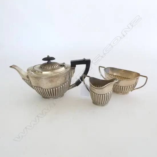 S/S 3 PCE TEA SET:  TEAPOT + SUGAR & CREAM JUG 437gms