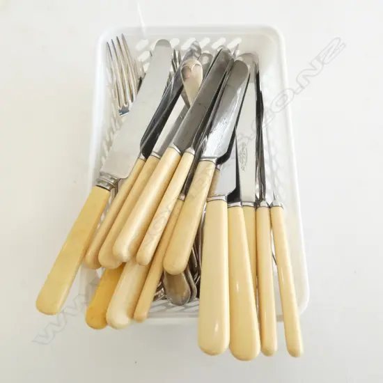 CUTLERY INCL. IVORINE 'BONE' HANDLED KNIVES