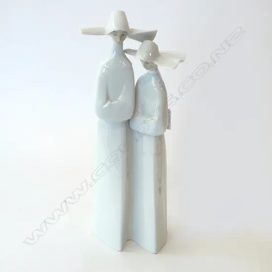 LLADRO NUNS H.330mm