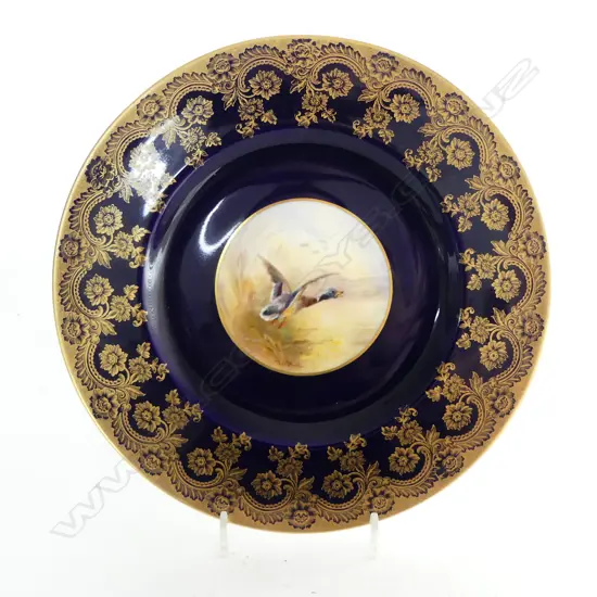 ROYAL WORCESTER HAND PAINTED PLATE painted with duck in flight signed Jas Stinton Dia.235mm