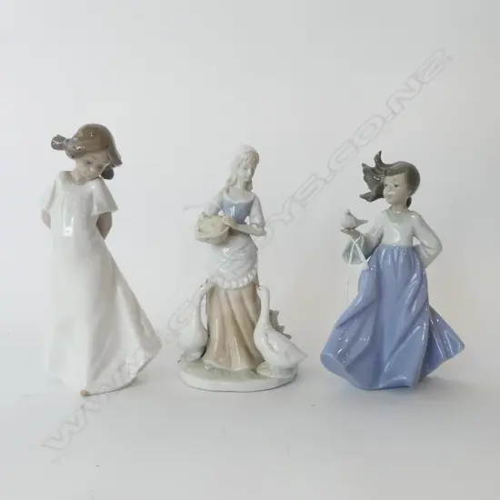 3 NAO FIGURES; LARGEST H.200mm